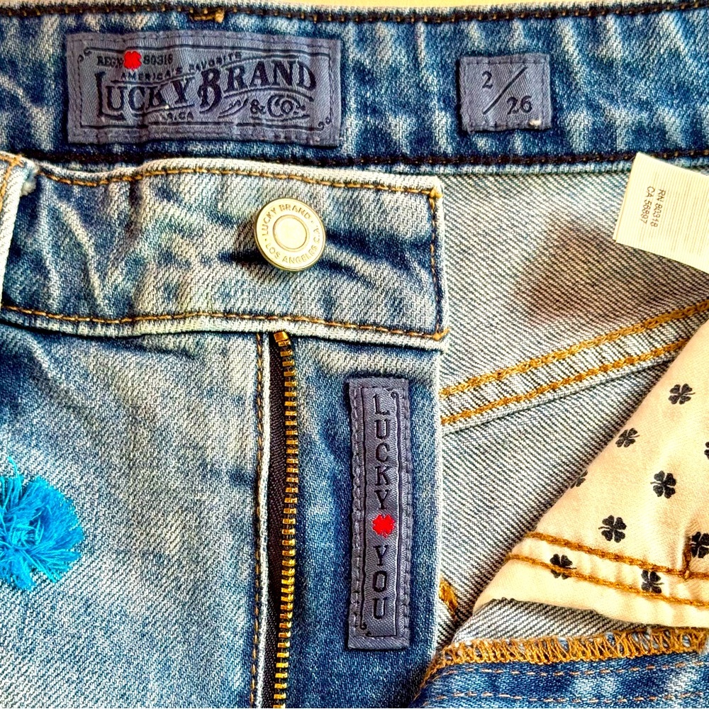 NWOT LUCKY BRAND “Lucky Pins” Denim Pom-Pom High-Rise Shorts (2/26) - Picture 6 of 17